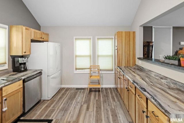 416 S MAPLE Street, Salem, IL 62881