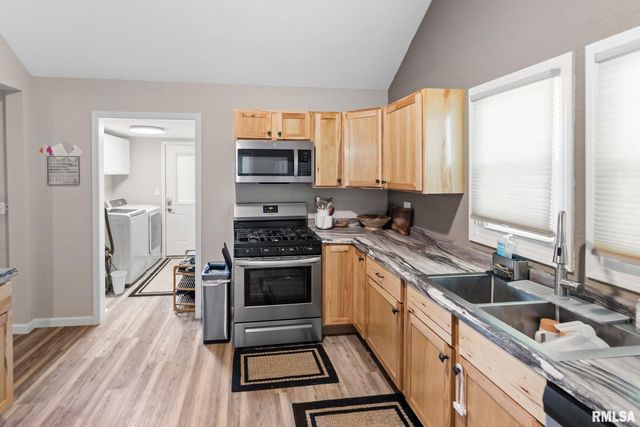 416 S MAPLE Street, Salem, IL 62881