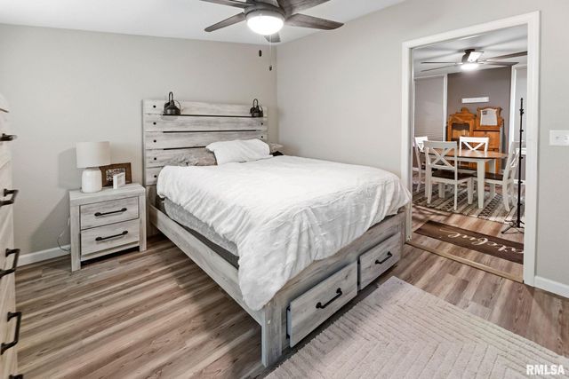 416 S MAPLE Street, Salem, IL 62881