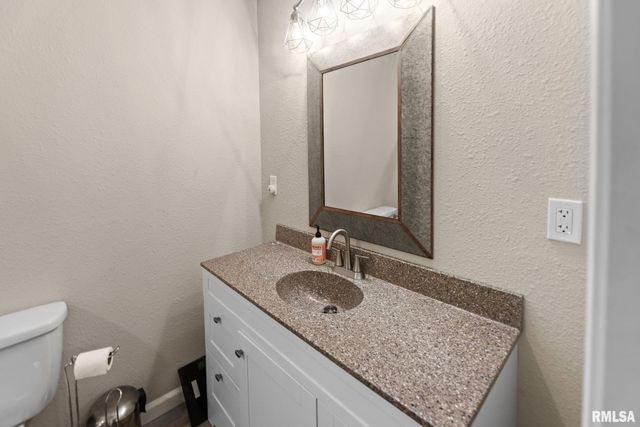 416 S MAPLE Street, Salem, IL 62881