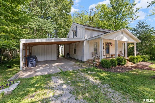 416 S MAPLE Street, Salem, IL 62881