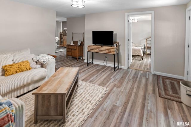 416 S MAPLE Street, Salem, IL 62881