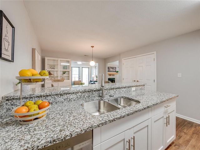 865 Miller Creek LN, Newport News, VA 23602