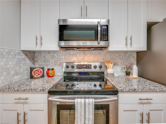 865 Miller Creek LN, Newport News, VA 23602