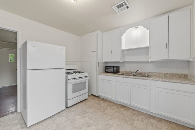 2531 S Washington Ave, Wichita, KS 67216