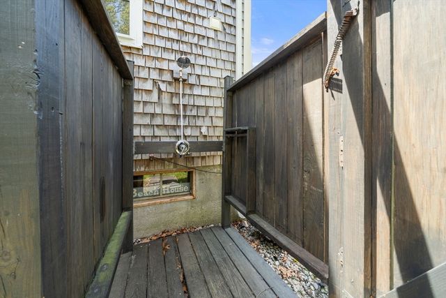 64 Winthrop Rd, Plymouth, MA 02360