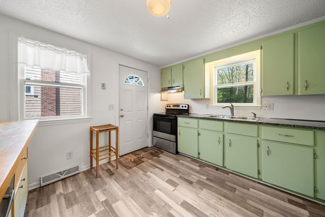 64 Winthrop Rd, Plymouth, MA 02360