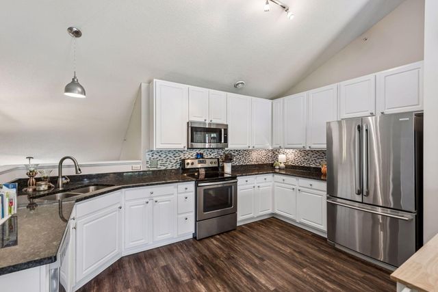 2782 Spy Glass Drive, Chaska, MN 55318