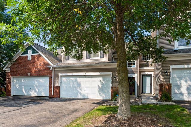 2782 Spy Glass Drive, Chaska, MN 55318
