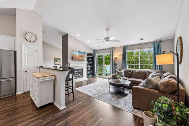 2782 Spy Glass Drive, Chaska, MN 55318
