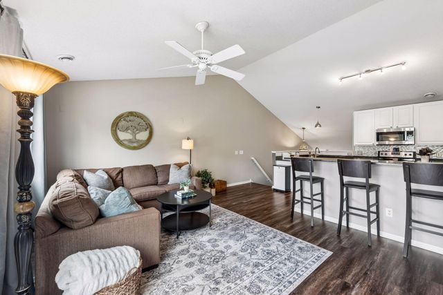 2782 Spy Glass Drive, Chaska, MN 55318