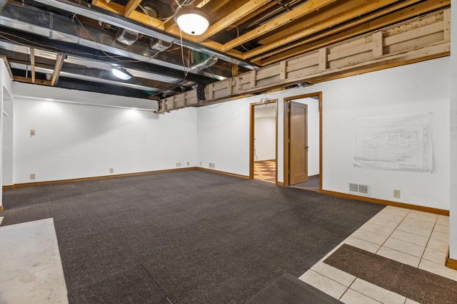 N5302 Crossman ROAD, Lake Mills, WI 53551