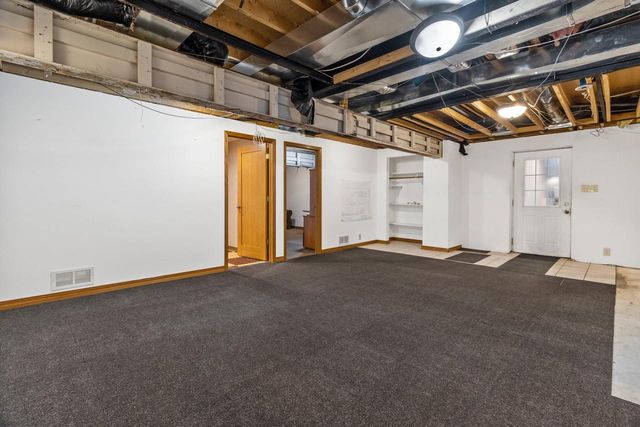 N5302 Crossman ROAD, Lake Mills, WI 53551