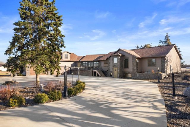 N5302 Crossman ROAD, Lake Mills, WI 53551