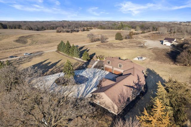 N5302 Crossman ROAD, Lake Mills, WI 53551