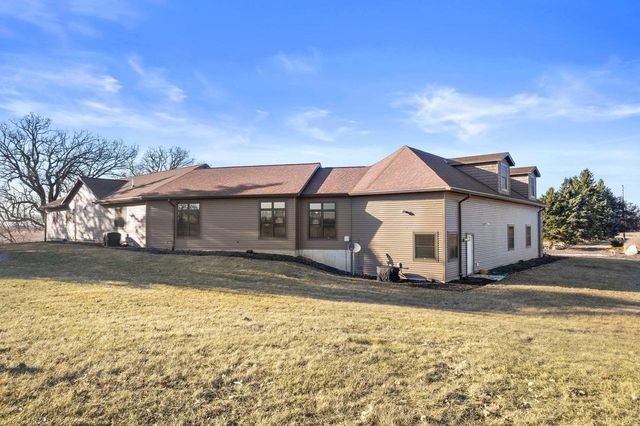 N5302 Crossman ROAD, Lake Mills, WI 53551