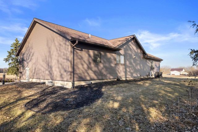 N5302 Crossman ROAD, Lake Mills, WI 53551