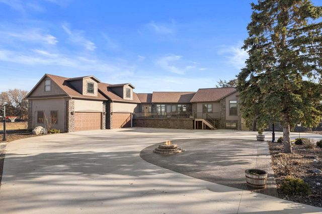 N5302 Crossman ROAD, Lake Mills, WI 53551