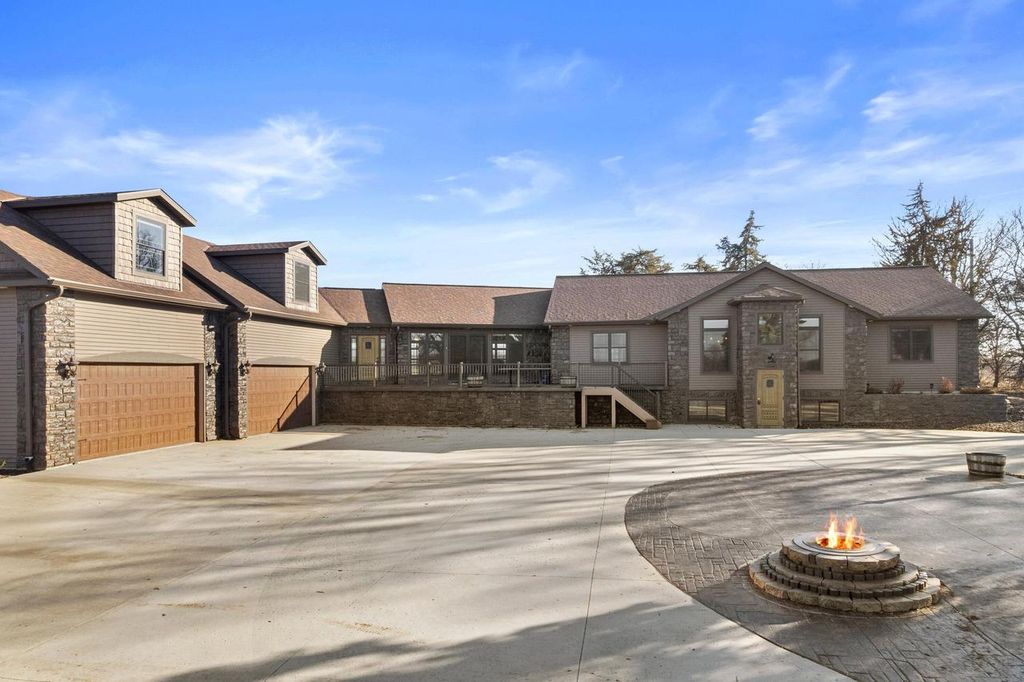 N5302 Crossman ROAD, Lake Mills, WI 53551