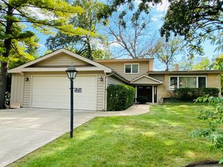 2840 Twin Oaks Drive, Highland Park, IL 60035