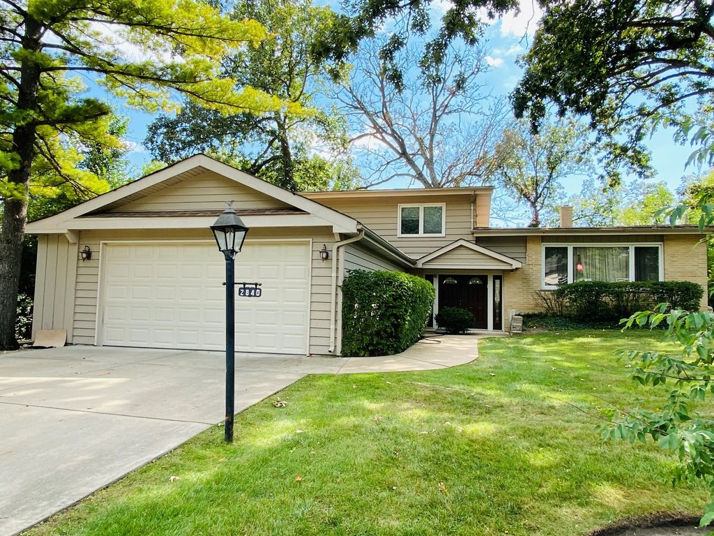 2840 Twin Oaks Drive, Highland Park, IL 60035