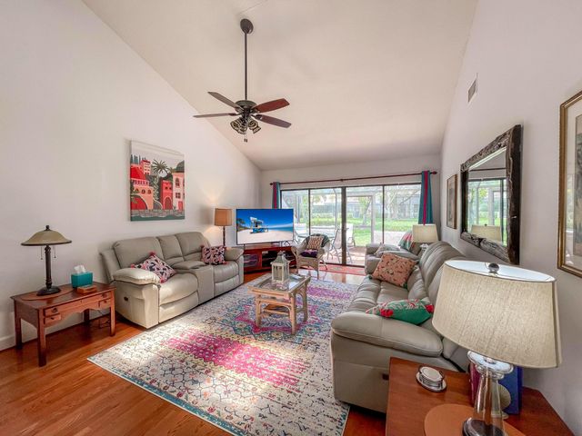 56 Edinburgh Drive, Palm Beach Gardens, FL 33418