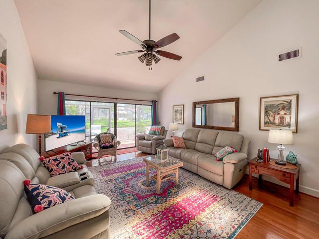 56 Edinburgh Drive, Palm Beach Gardens, FL 33418