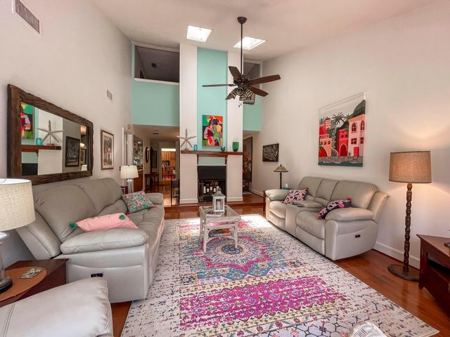 56 Edinburgh Drive, Palm Beach Gardens, FL 33418