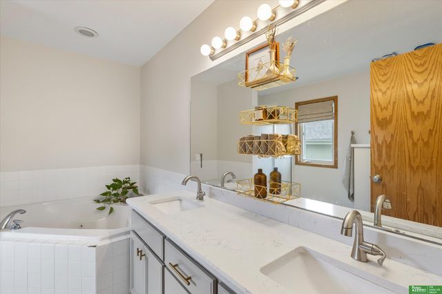 21119 Schofield Drive, Gretna, NE 68028