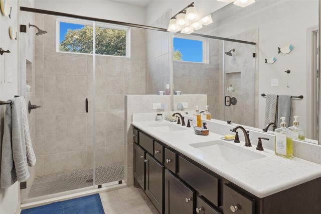 127 Hidden Oaks DR, Kingsland, TX 78639