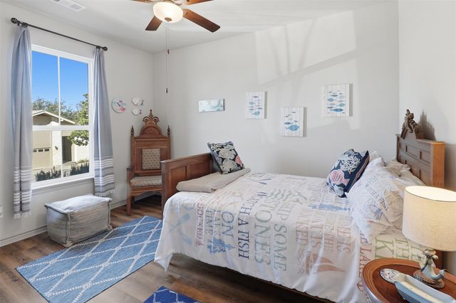 127 Hidden Oaks DR, Kingsland, TX 78639
