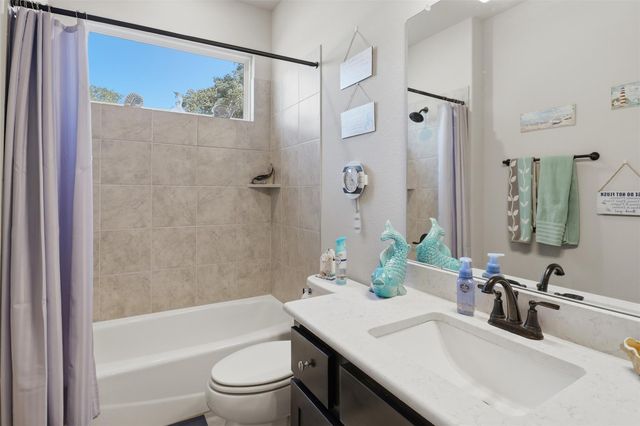 127 Hidden Oaks DR, Kingsland, TX 78639