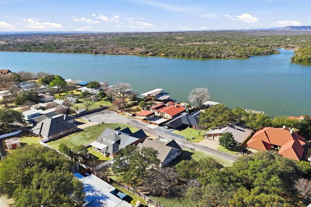 127 Hidden Oaks DR, Kingsland, TX 78639