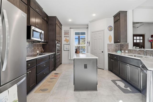 127 Hidden Oaks DR, Kingsland, TX 78639