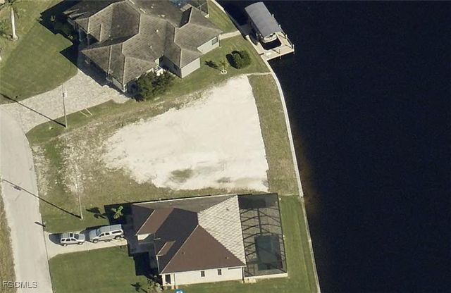 909 NW 36th PL, Cape Coral, FL 33993