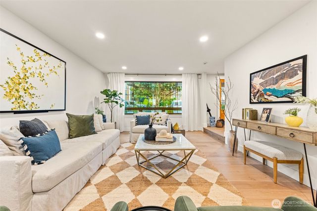 6013 106th Avenue NE, Kirkland, WA 98033