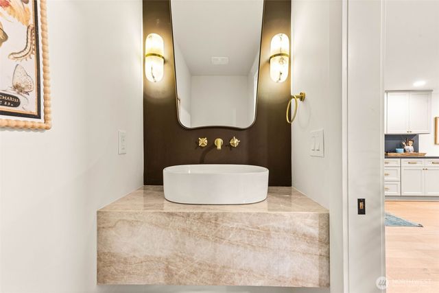 6013 106th Avenue NE, Kirkland, WA 98033