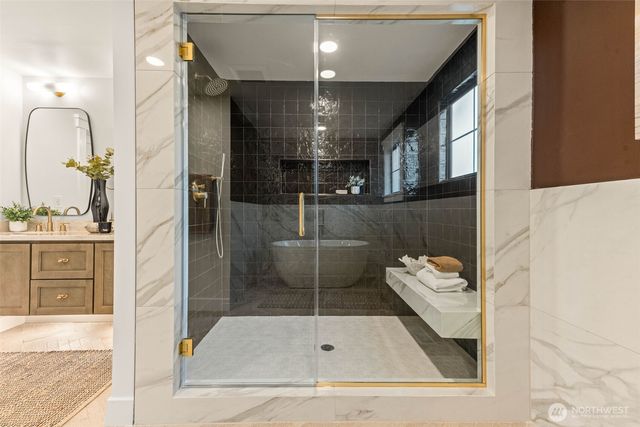 6013 106th Avenue NE, Kirkland, WA 98033