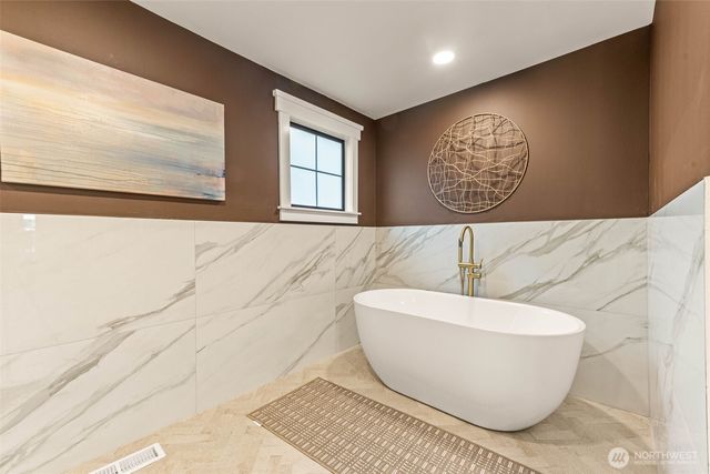 6013 106th Avenue NE, Kirkland, WA 98033