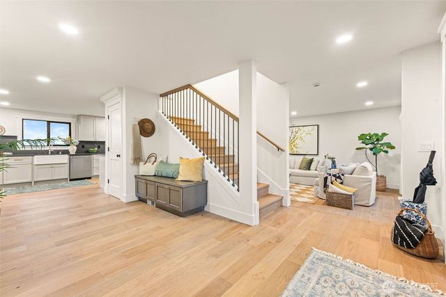 6013 106th Avenue NE, Kirkland, WA 98033