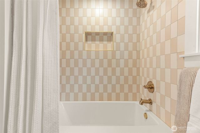 6013 106th Avenue NE, Kirkland, WA 98033