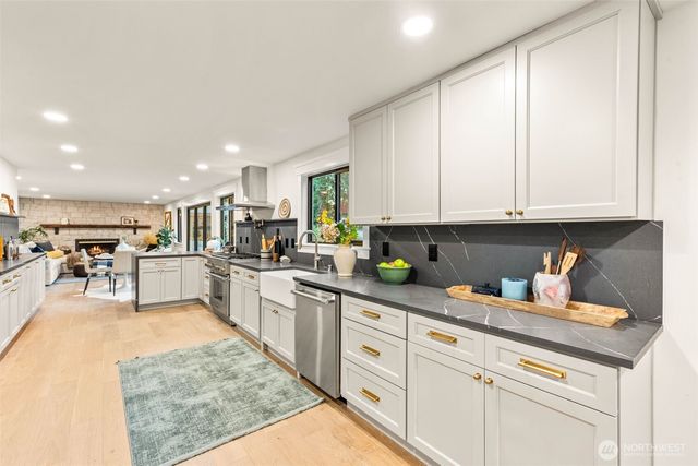 6013 106th Avenue NE, Kirkland, WA 98033