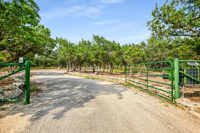 900 LONGHORN TRL, Wimberley, TX 78676