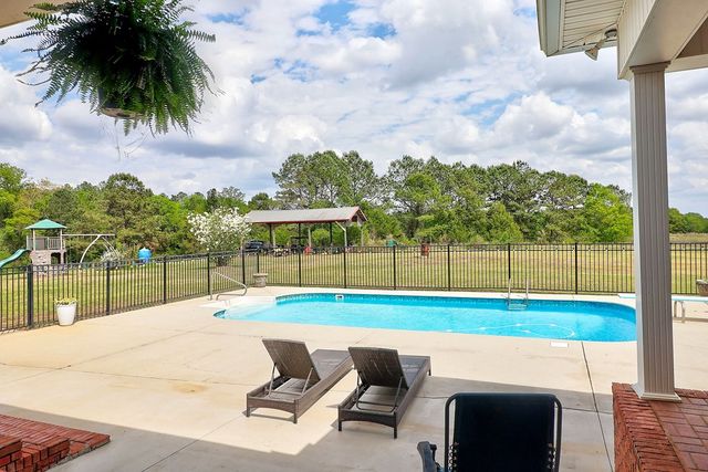 609 County Rd 111, Columbia, AL 36319