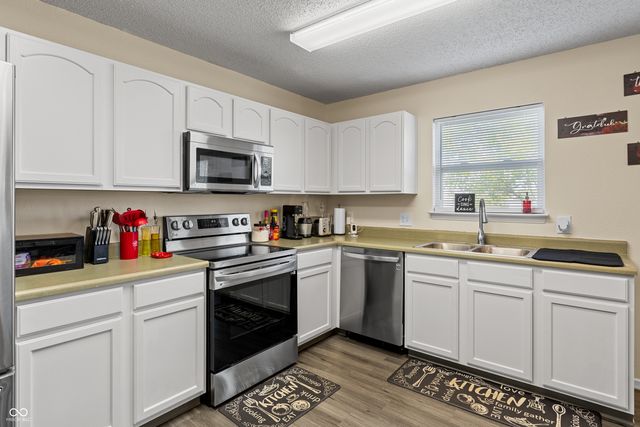 6902 W Stansbury Boulevard, Mccordsville, IN 46055