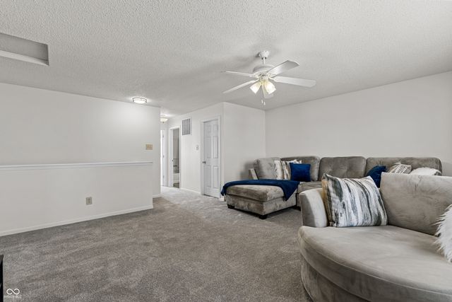 6902 W Stansbury Boulevard, Mccordsville, IN 46055