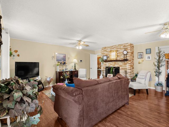 193 Ramona Dr, Leesville, LA 71446