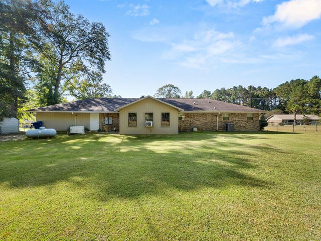 193 Ramona Dr, Leesville, LA 71446