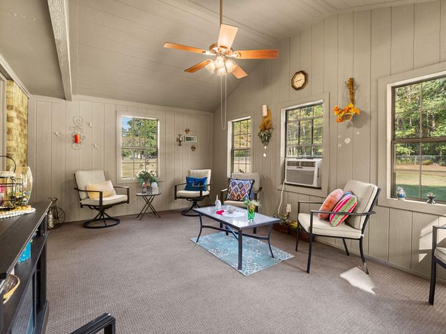 193 Ramona Dr, Leesville, LA 71446