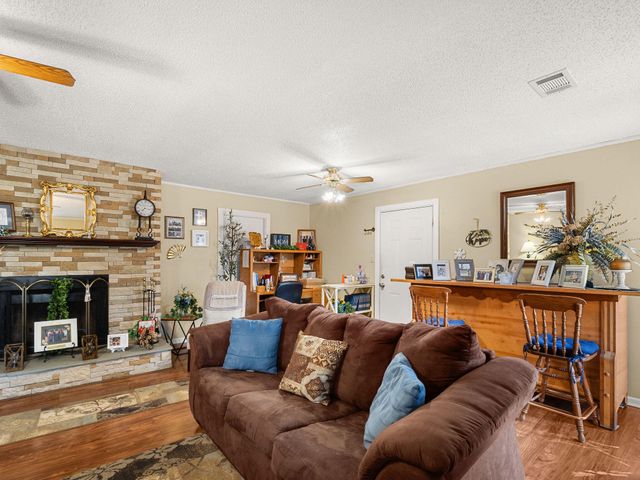 193 Ramona Dr, Leesville, LA 71446